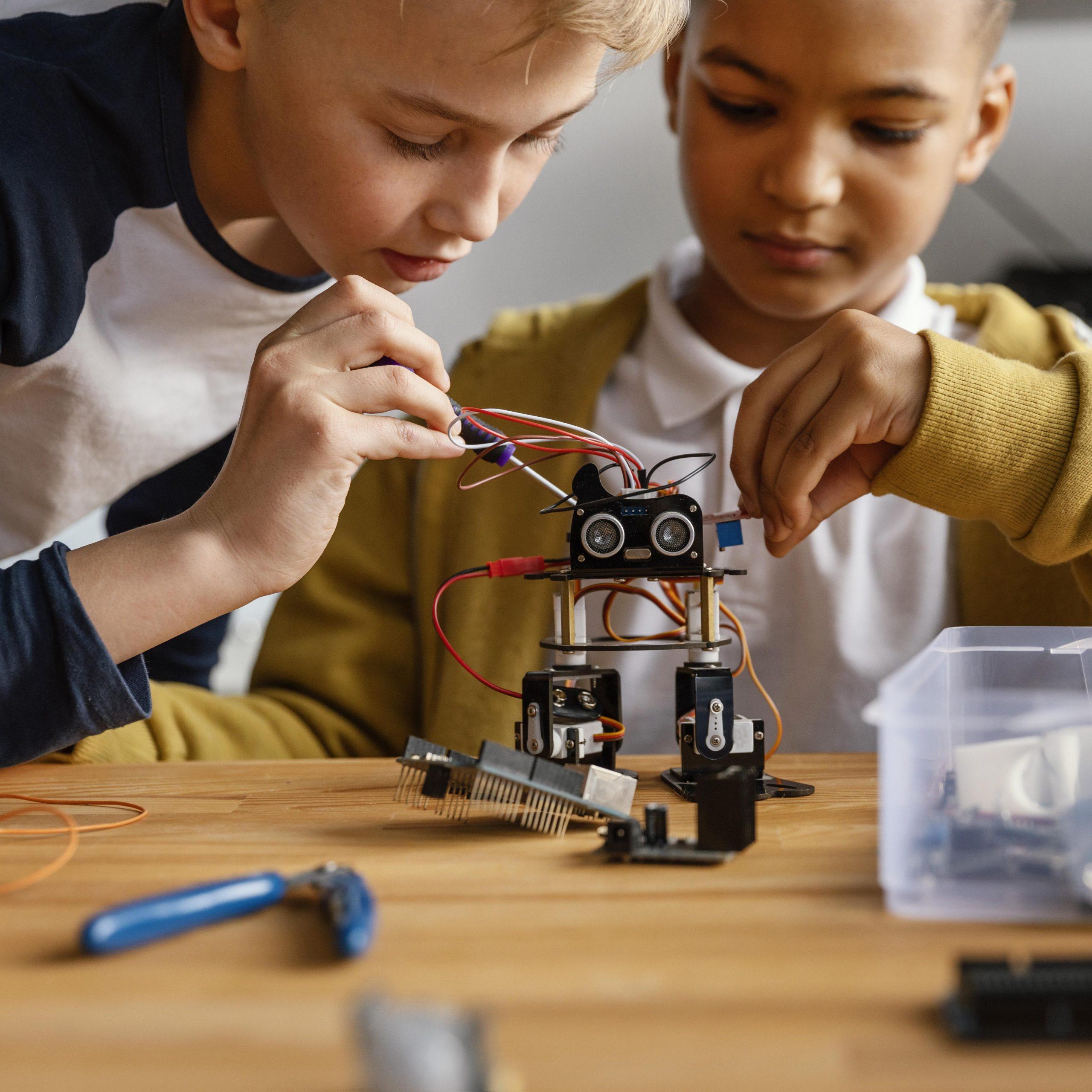 children-making-robot-scaled